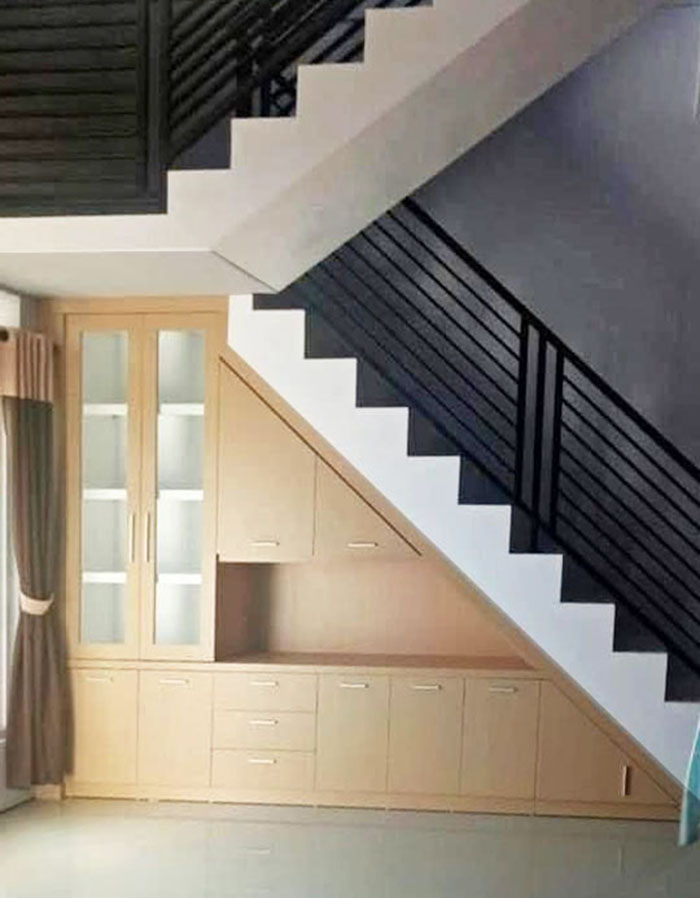 Tủ gầm cầu thang đơn giản